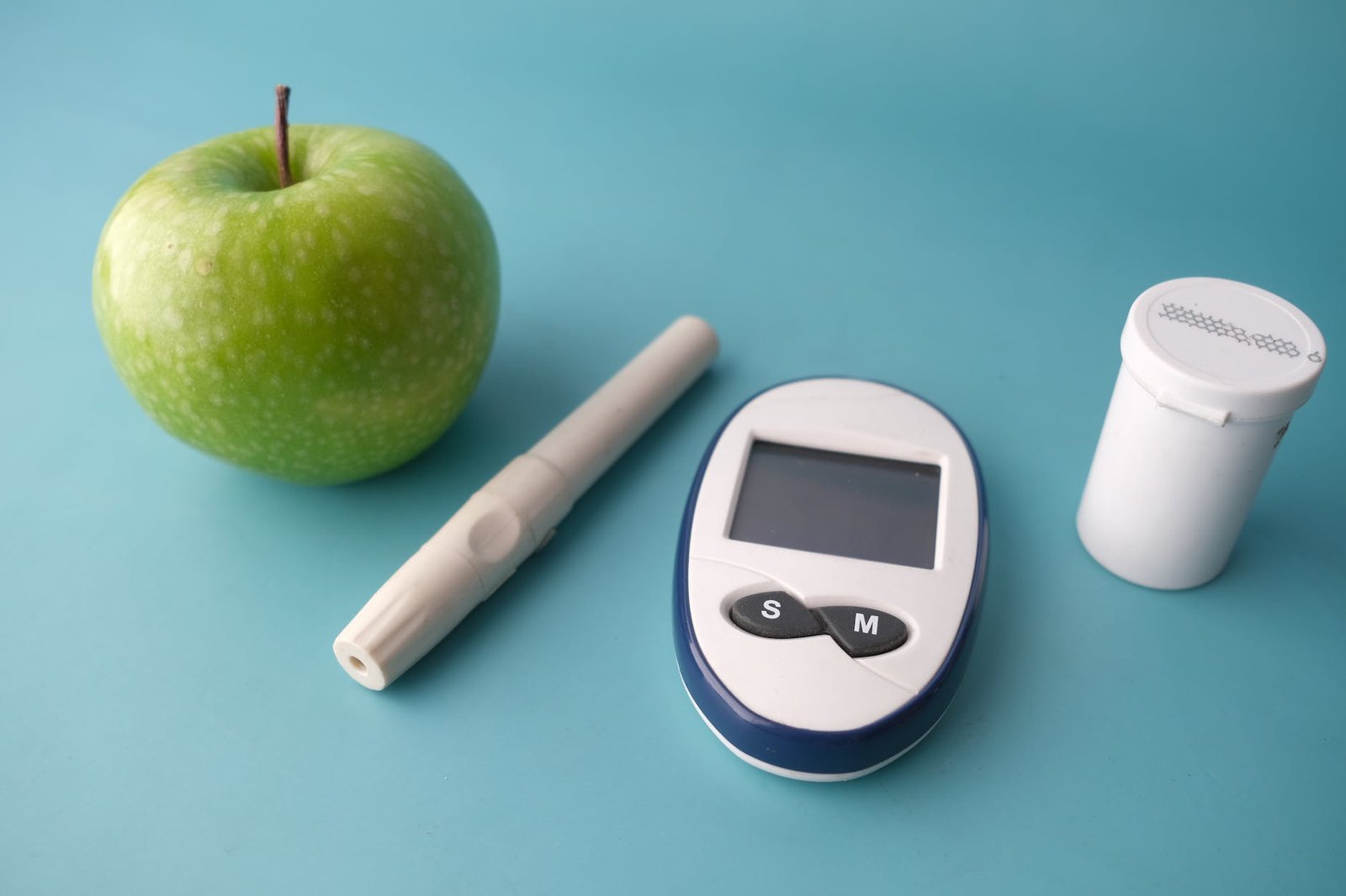 apple and glucose monitor on table